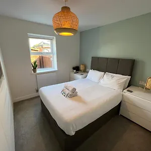 Wolverton Road, Apartment