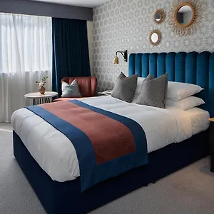 4* Hotel The Queens &